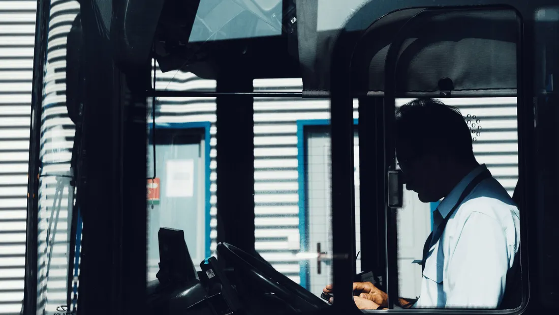 Pénurie de chauffeurs de cars scolaires : le gouvernement promet des "solutions"