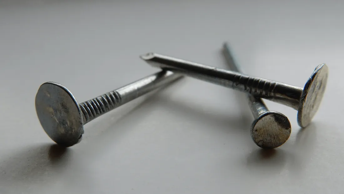 Pakistan : un guérisseur lui plante un clou dans la tête pour qu'elle accouche d'un garçon