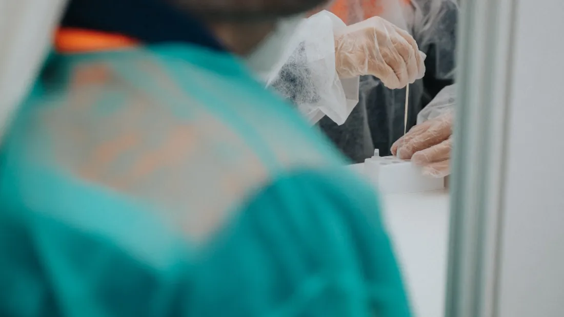 Un jeune allemand crée un faux centre de dépistage Covid et extorque près de 6 millions d’euros