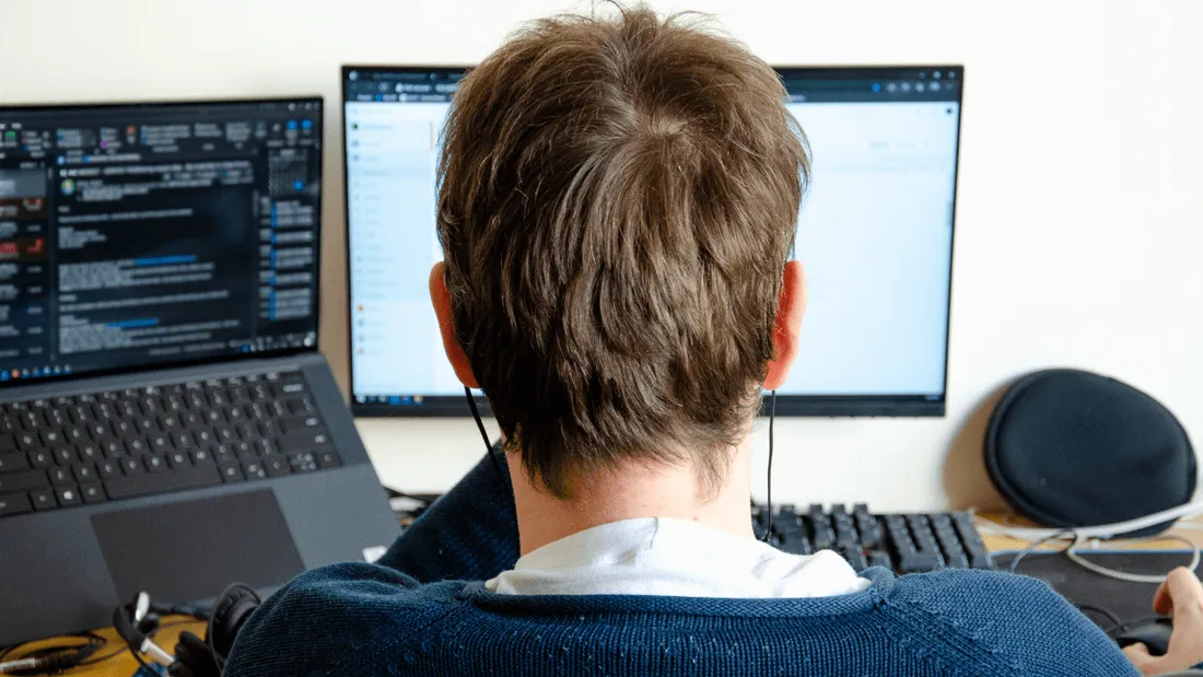 Son entreprise créée avec ChatGPT lui fait gagner plusieurs milliers de dollars !