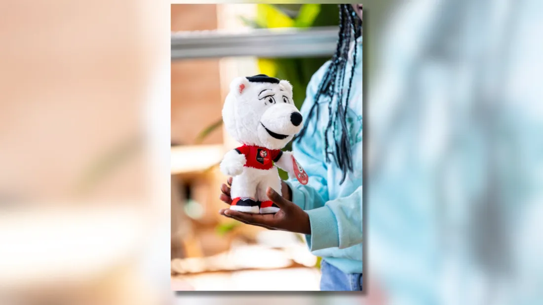 Erminig, la peluche du Stade Rennais, à l'image de sa mascotte.