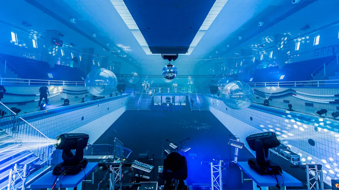 A Brest, le festival Grand Bain profite de la vidange de la piscine Foch.