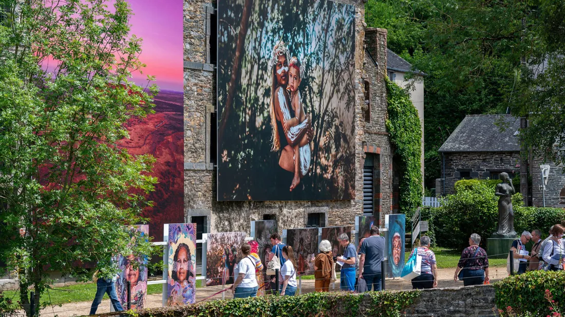 Le Festival photo de La Gacilly attire 300 000 visiteurs chaque été.