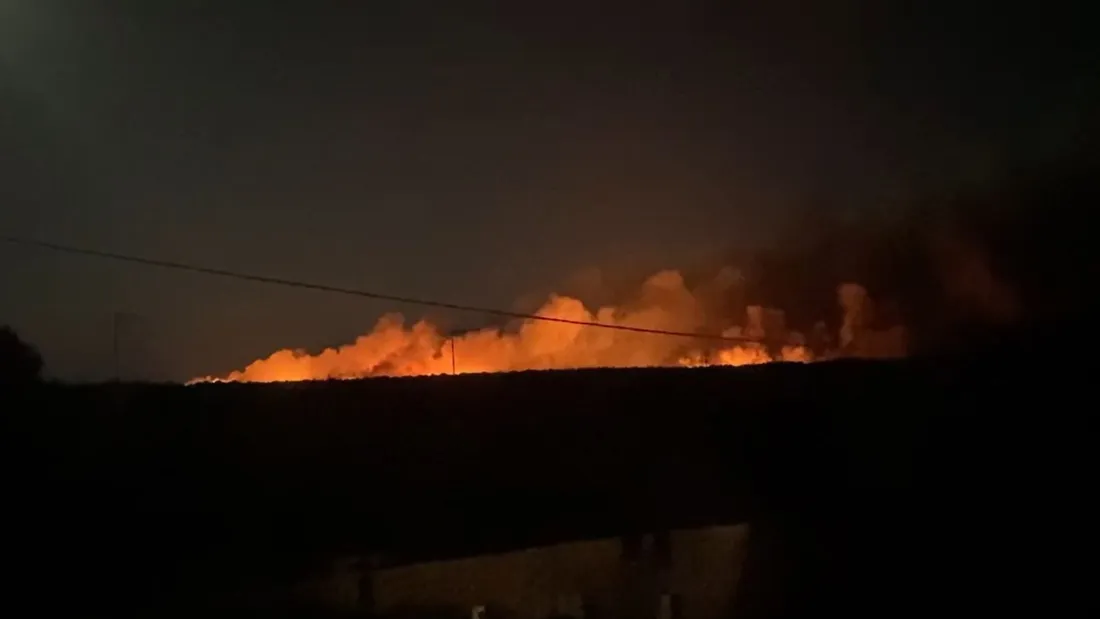 Un feu spectaculaire s'est déclaré cette nuit dans la forêt de Brocéliande.