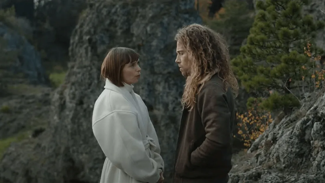 Julien Doré et Marie-Flore échangent leurs voix dans le clip de "Palmiers en hiver"
