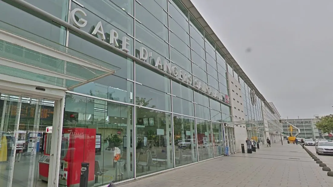 Le parvis de la gare d'Angers.