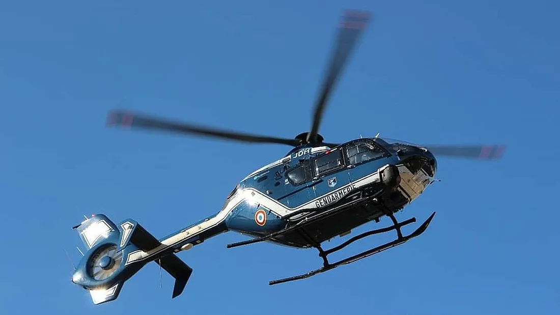 Hélicoptère de la gendarmerie en intervention