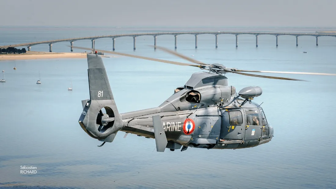 Hélicoptère de la marine