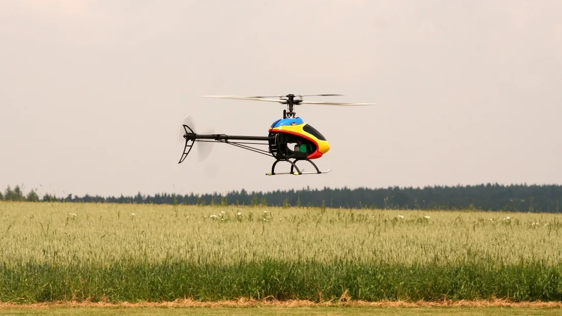 Un hélicoptère s'est crashé après avoir touché une ligne à haute tension