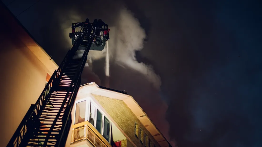 les pompiers sont intervenus pour l'incendie d'un immeuble à Nantes