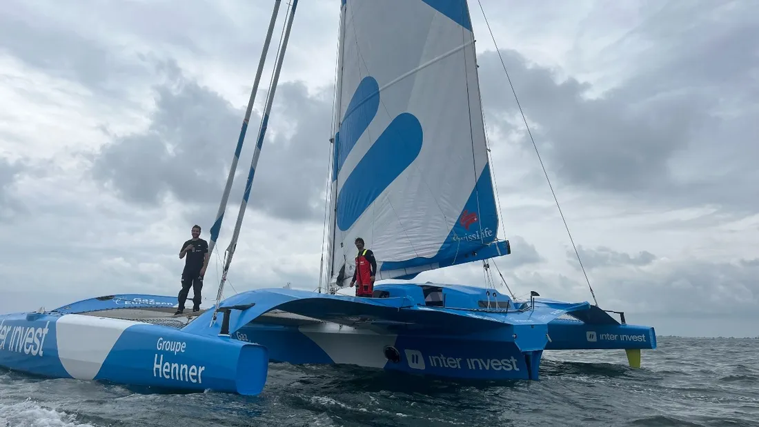 Ocean Fifty de la team Inter Invest en plein entrainement au large de Pornichet