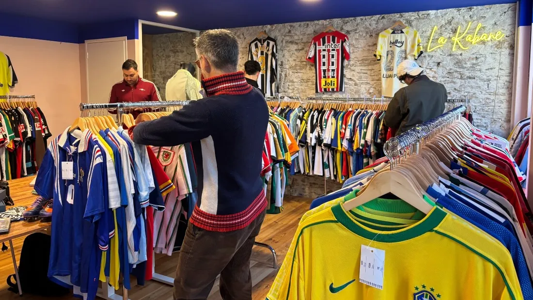Plus d'un millier de maillots sont vendus par "VintageFootballArea" à Nantes