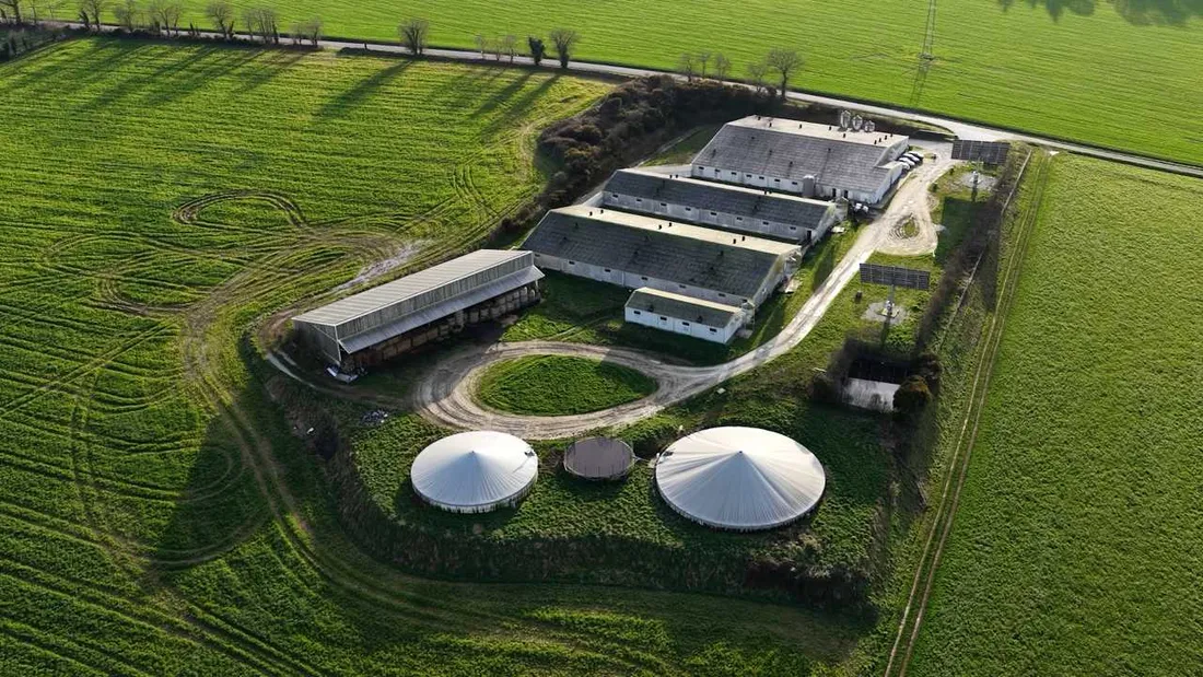 La préfecture du Morbihan a annoncé avoir déjà mis en demeure cette exploitation.