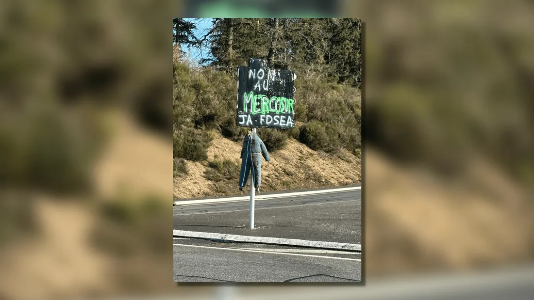Panneau "Non au Mercosur" déposé par la Fdsea et les Jeunes agriculteurs de la Creuse