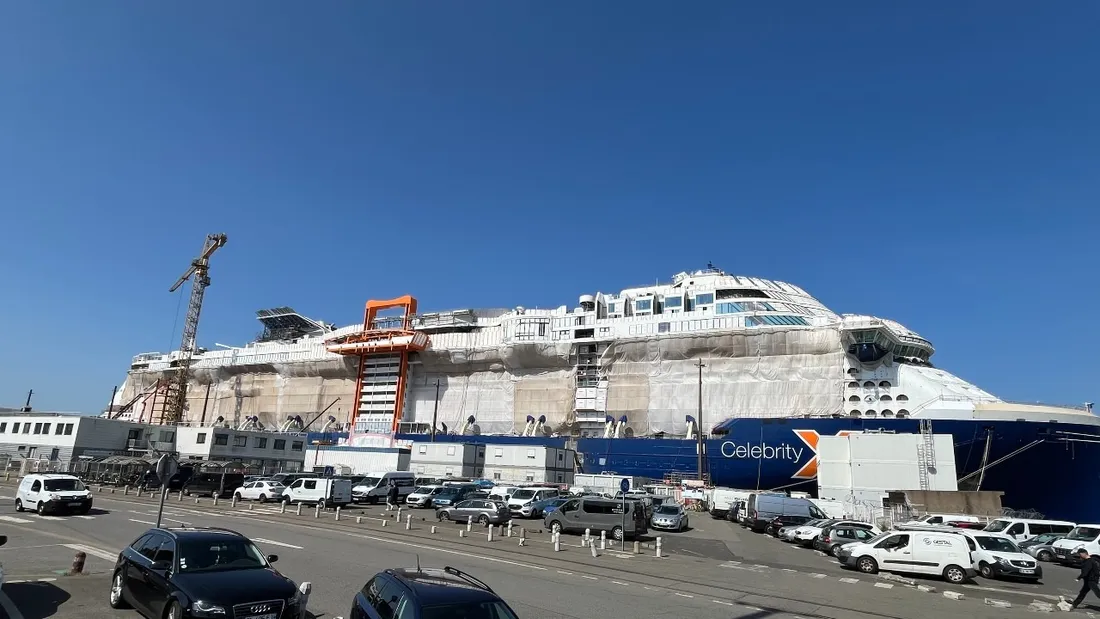 Paquebot en construction à Saint-Nazaire - Alouette DR