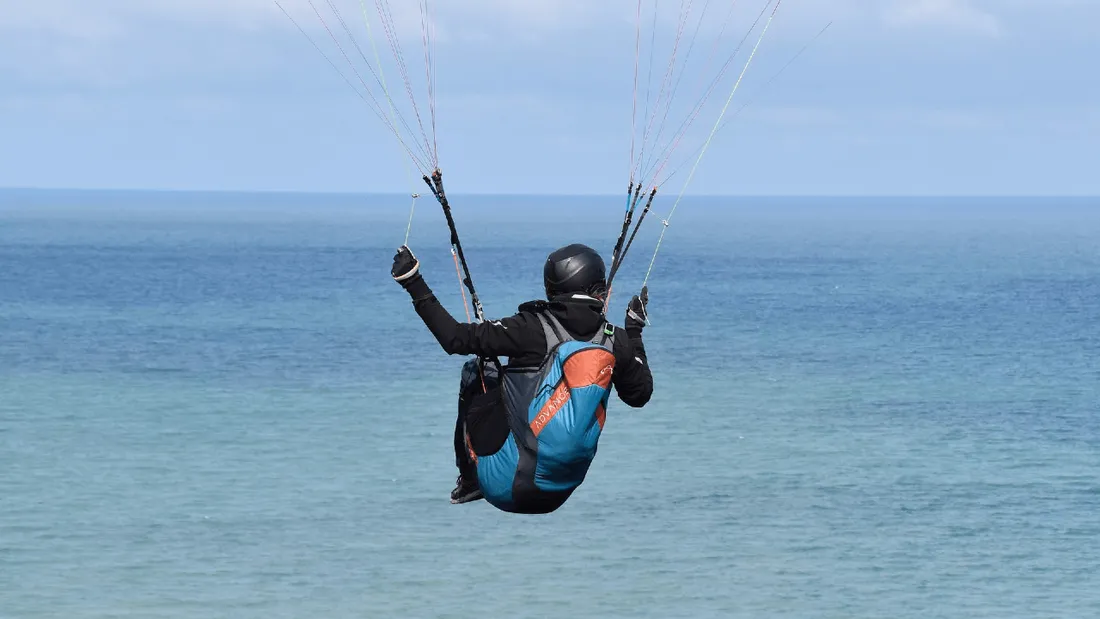 Vendée : un parapentiste chute d'une falaise