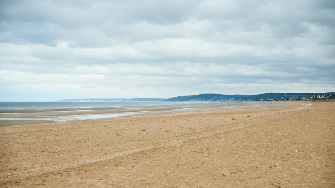 Il se brûle après avoir ramassé « une jolie pierre »