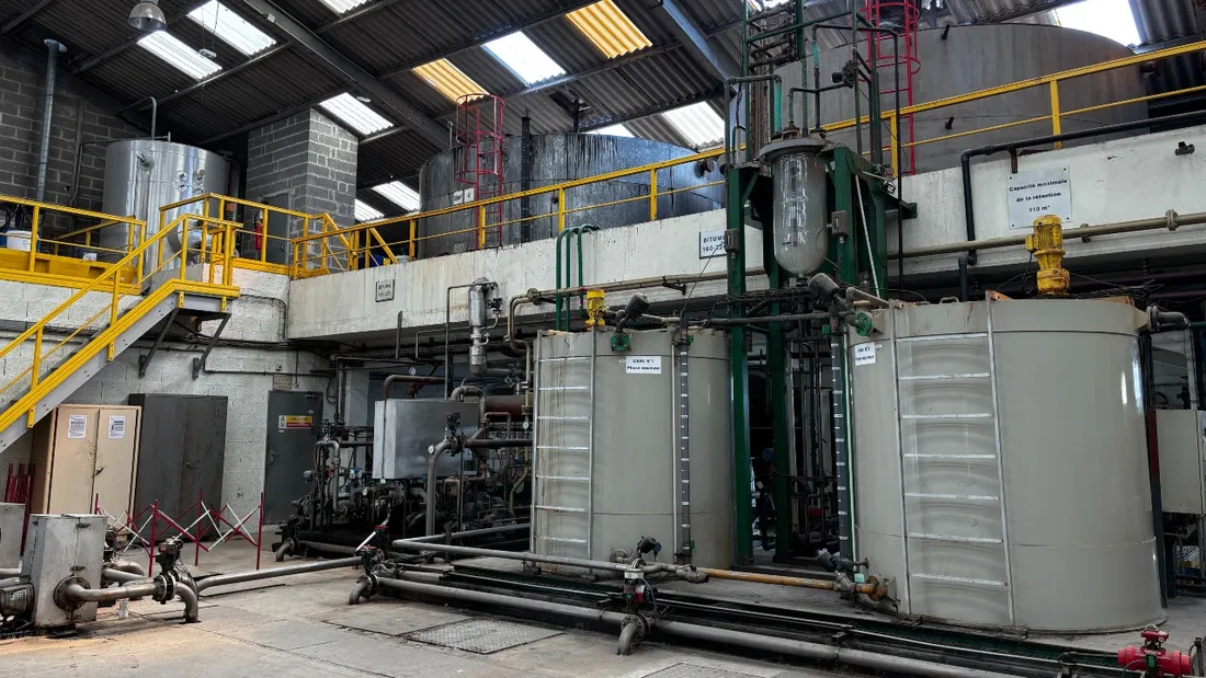 Sur ses 4 600 km de routes départementales, le département gère lui-même sa production.