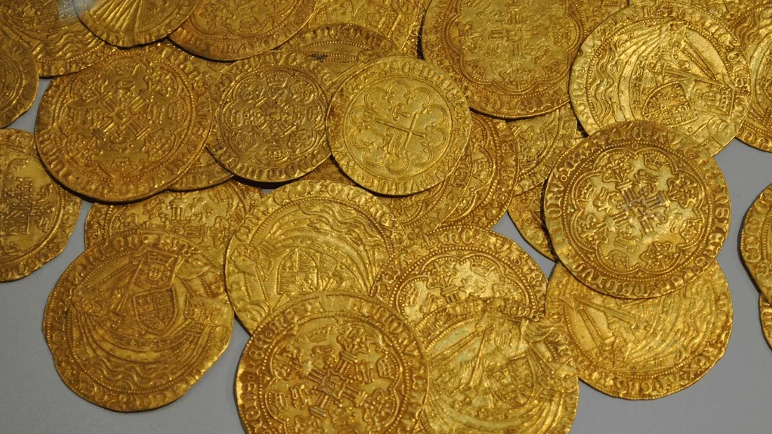 239 pièces d'or découvertes dans un manoir