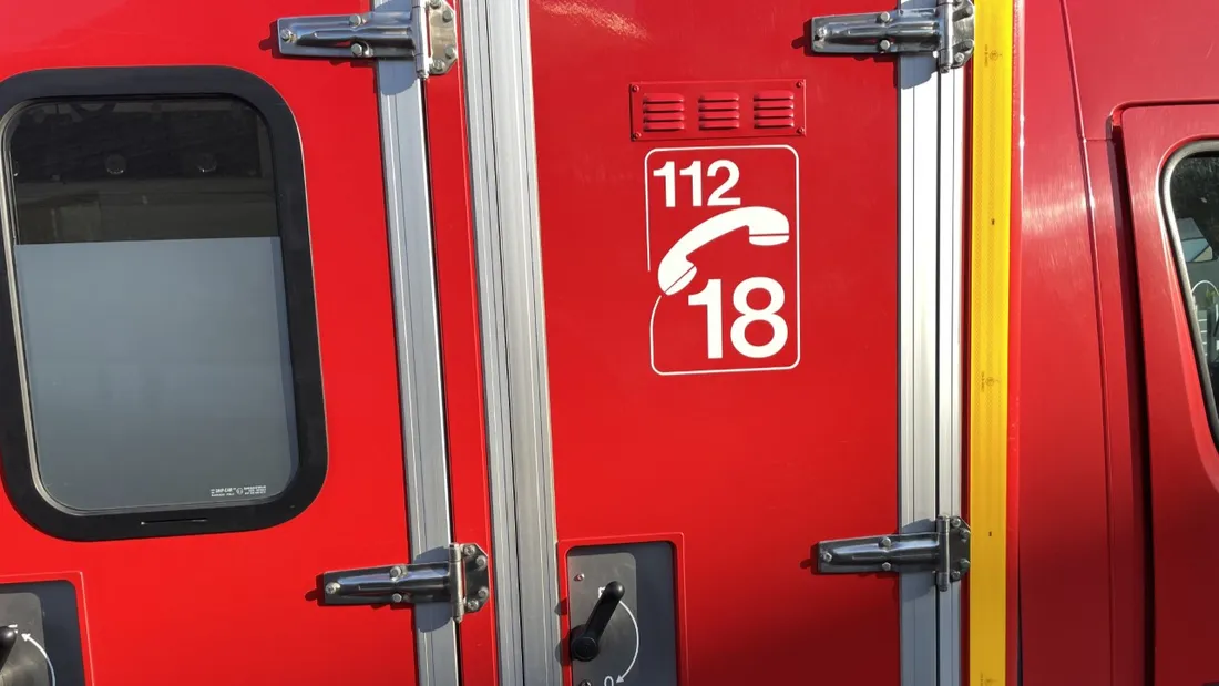 Indre-et-Loire : une voiture chute de dix mètres et termine sur la voie ferrée