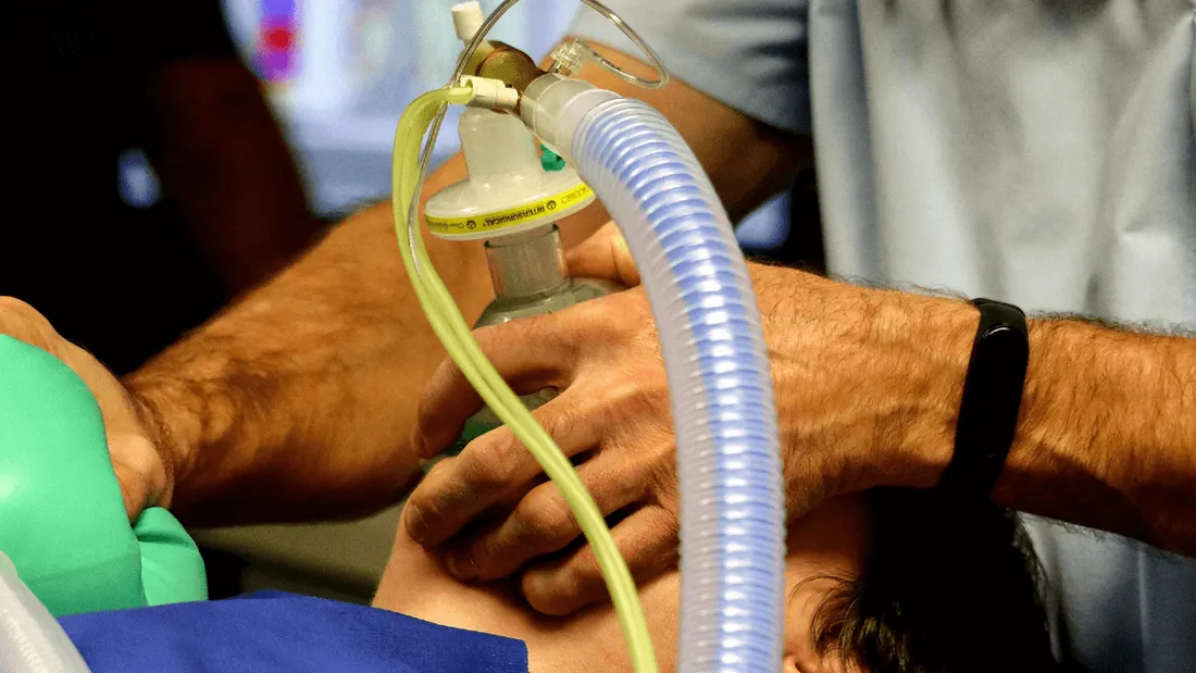 Elle débranche le respirateur artificiel de sa voisine de chambre à cause du bruit