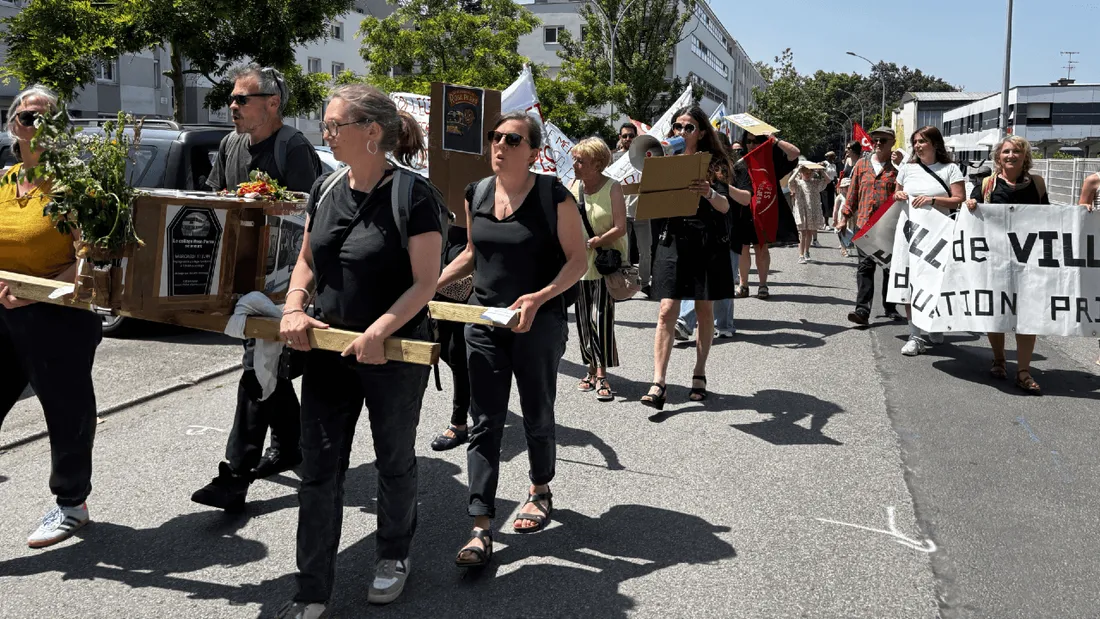 Rassemblement collège Rosa Parks Rennes