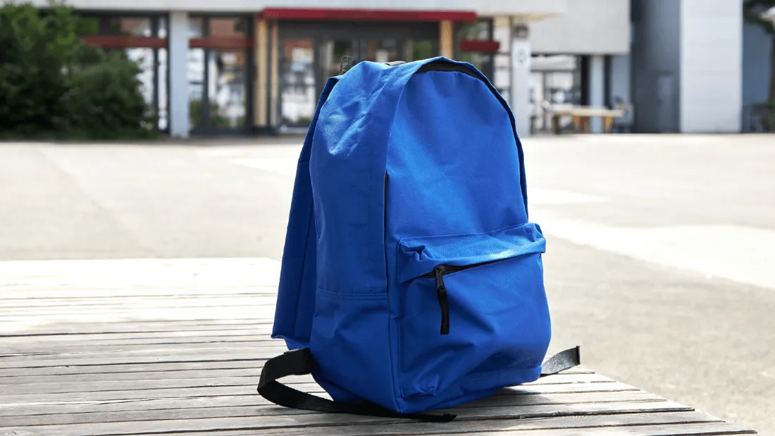sac de cours devant lycée