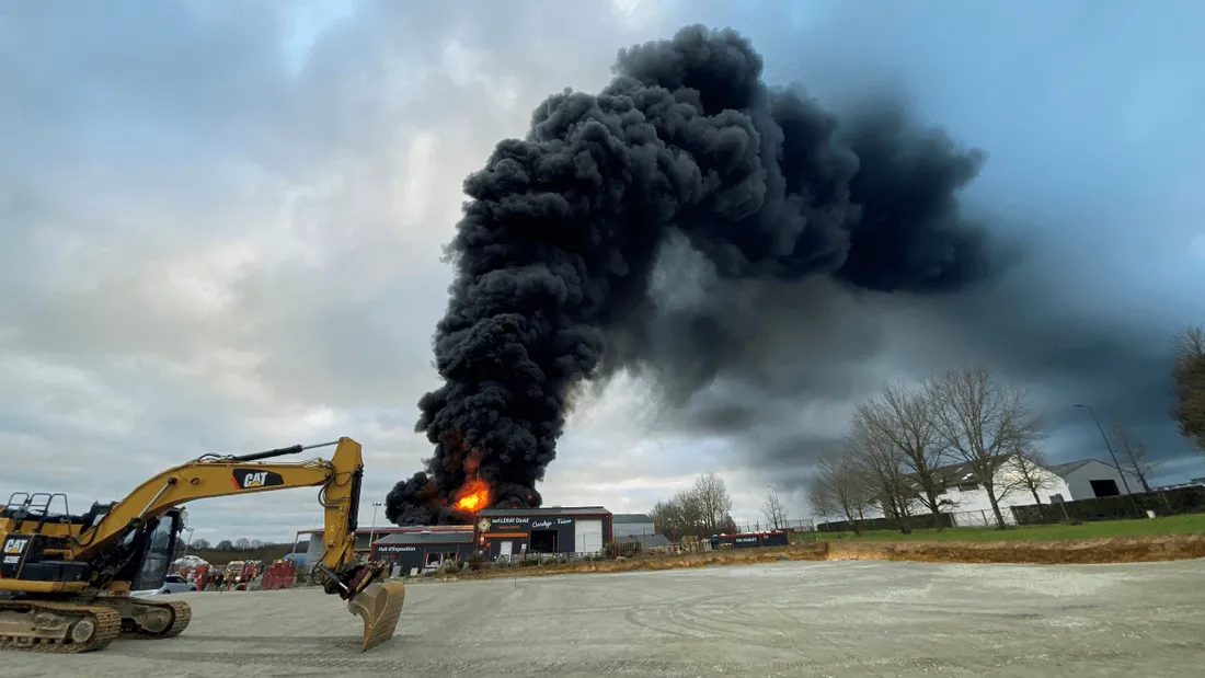 Loire-Atlantique : un important incendie en cours à Joué-sur-Erdre