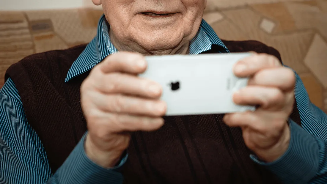Senior et smartphone