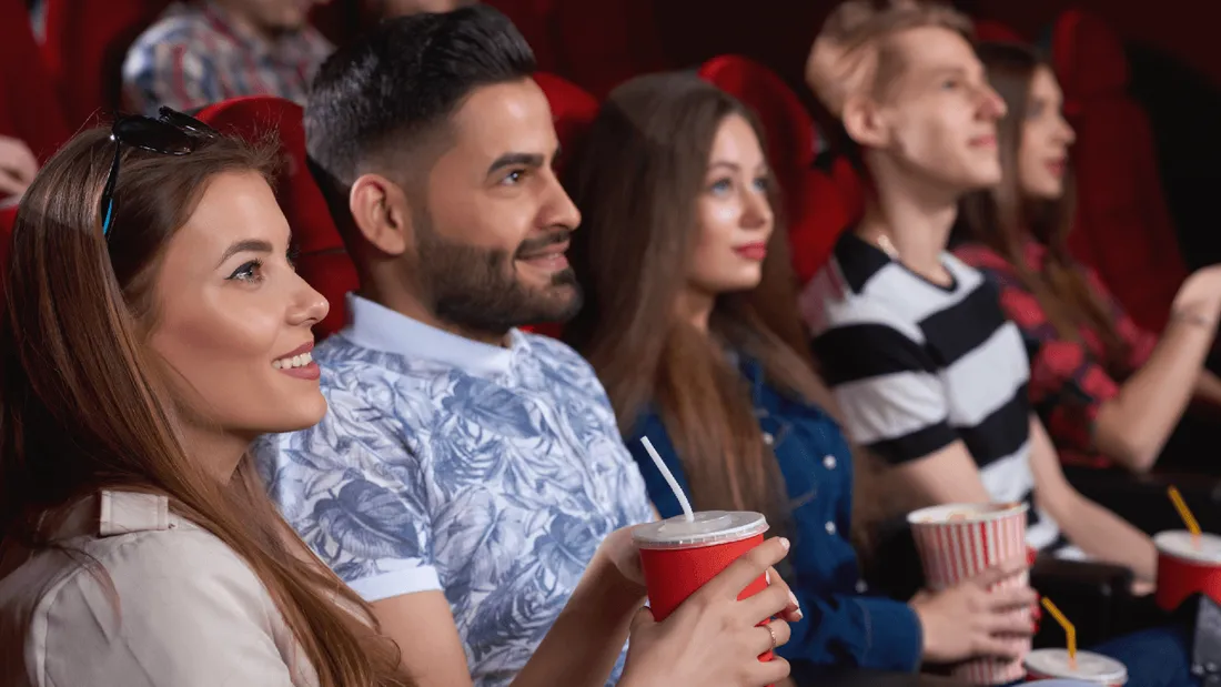 spectateurs dans une salle de cinéma