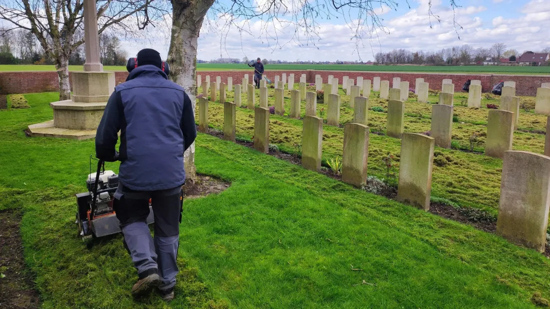 La CWGC est l'organisme qui veille aux sépultures des soldats de l'ex-empire britannique en France.