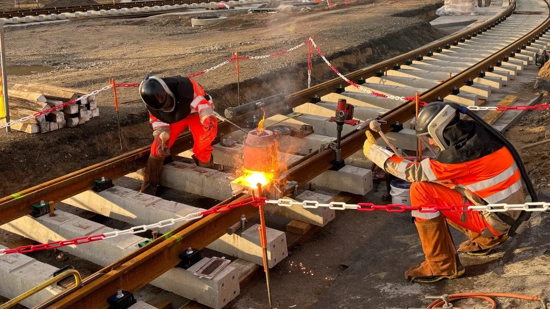 Les premiers rails des futures lignes 6 et 7 ont été soudés à Rezé