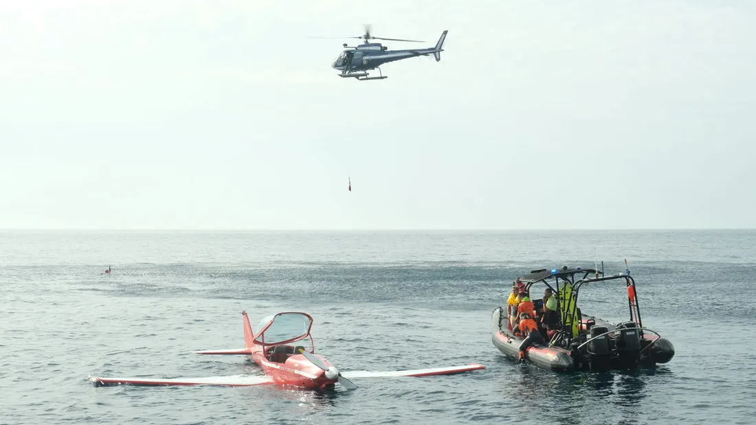 Le pilote est sain et sauf après son amerrissage.