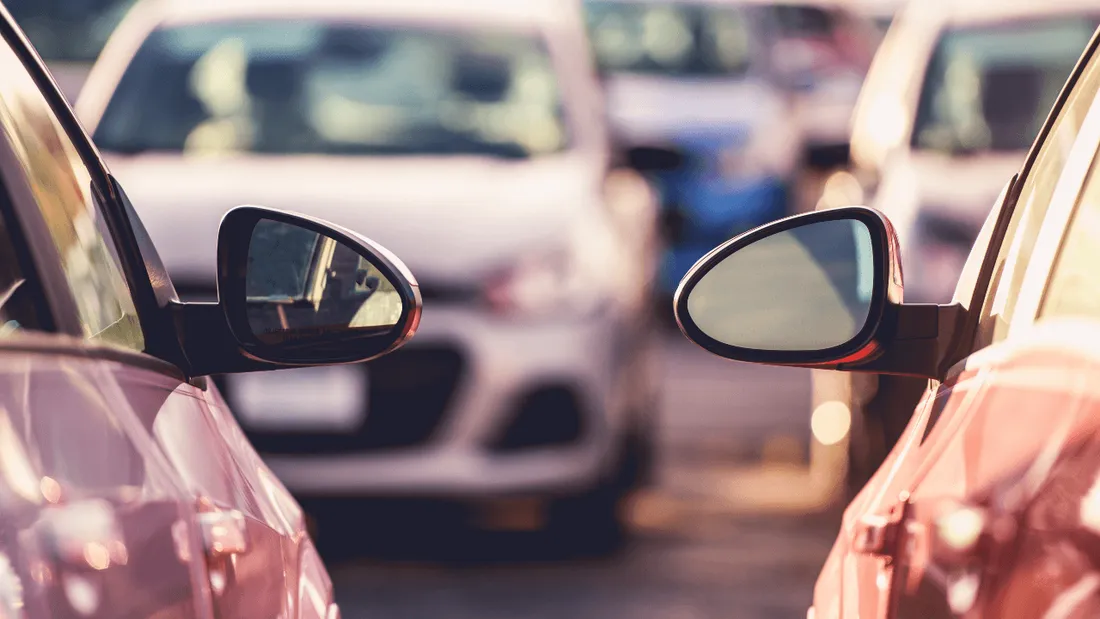 Voitures sur un parking