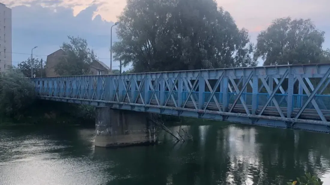 Passerelle bleue Charleville