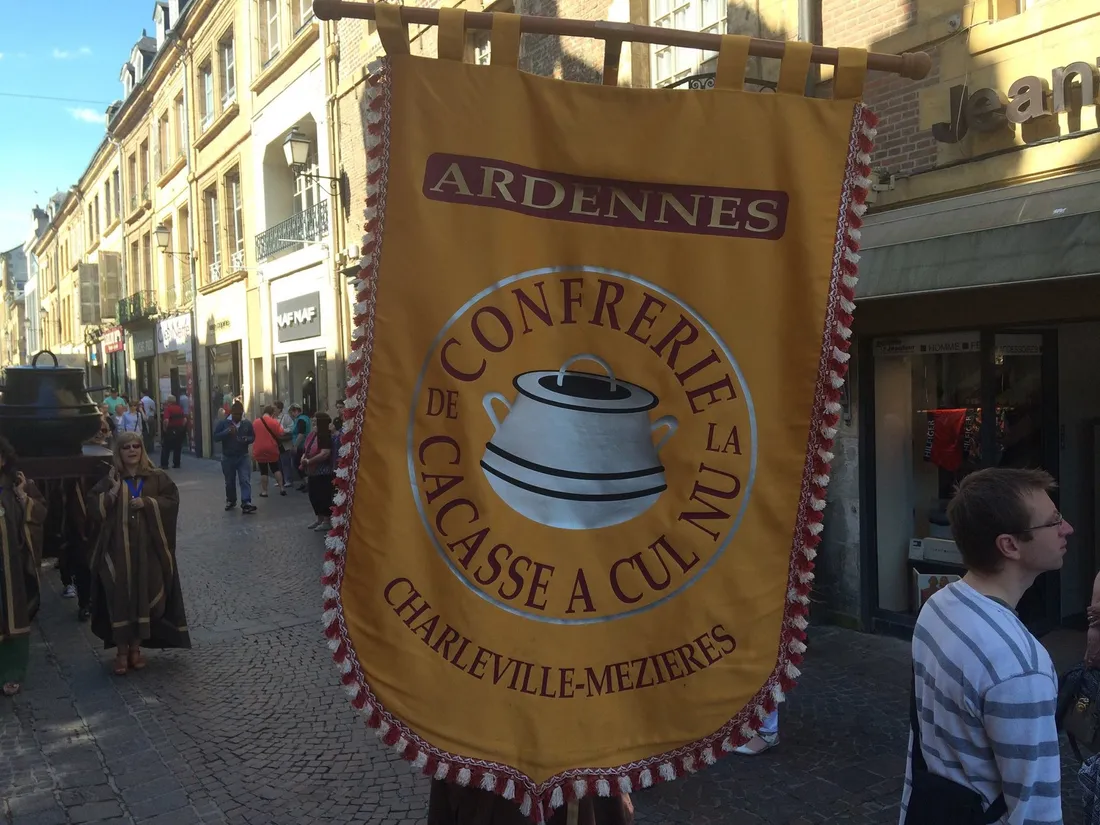 Cacasse à cul nul confrérie