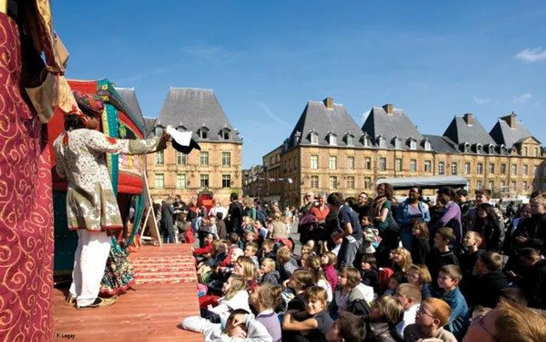 Festival des marionnettes - illustration archives