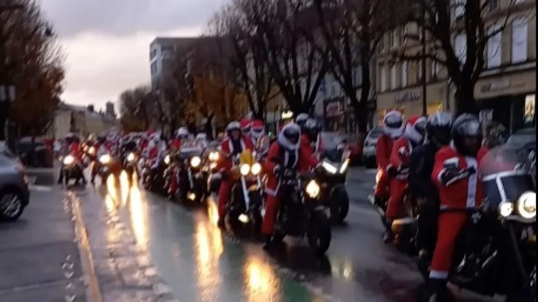 Pères Noël motards