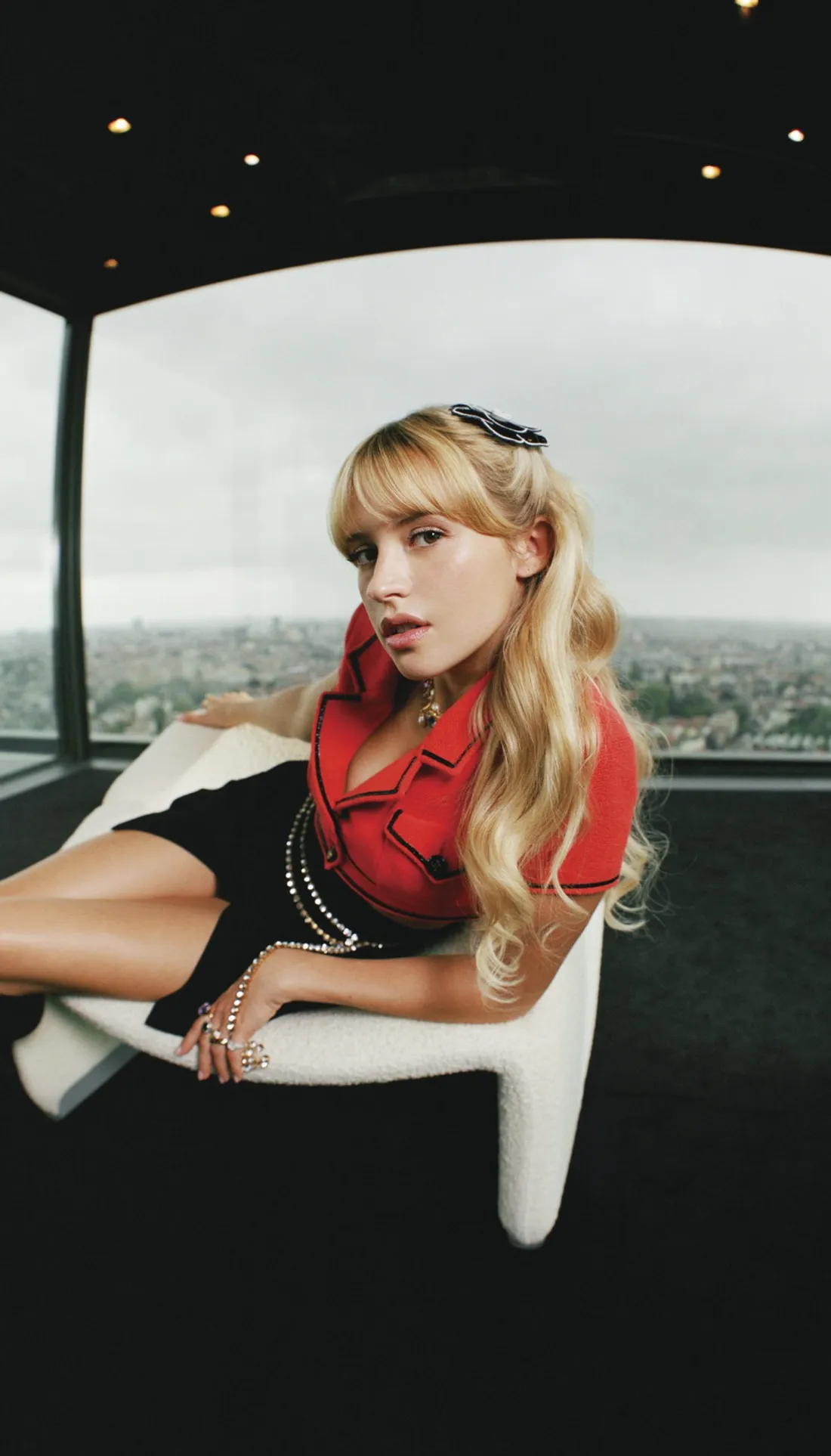 Angèle le clip de Libre