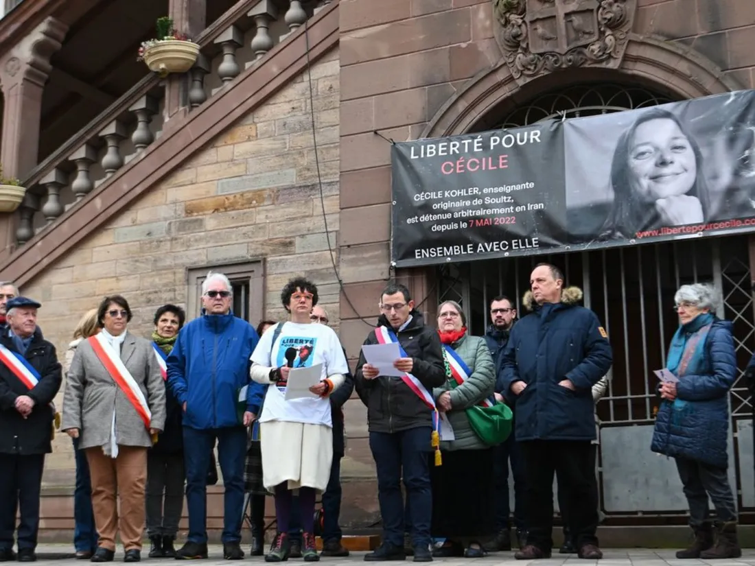 Banderole de soutien sur la mairie de Soultz pour Cécile Kohler et Jacques Paris.