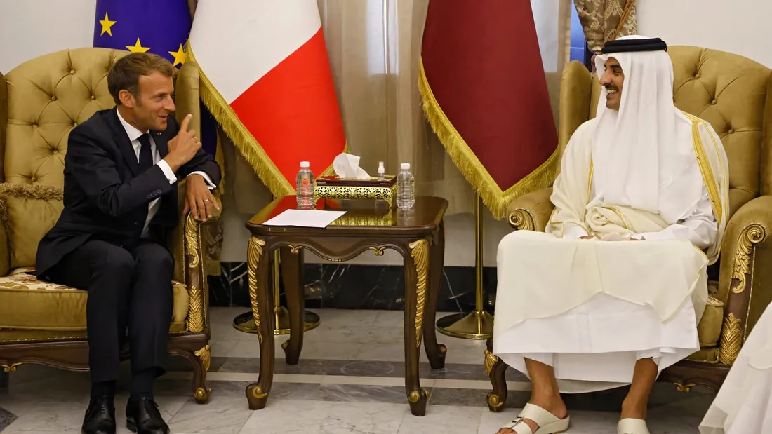 Emmanuel Macron et l'émir du Qatar cheikh Tamim ben Hamad Al-Thani 