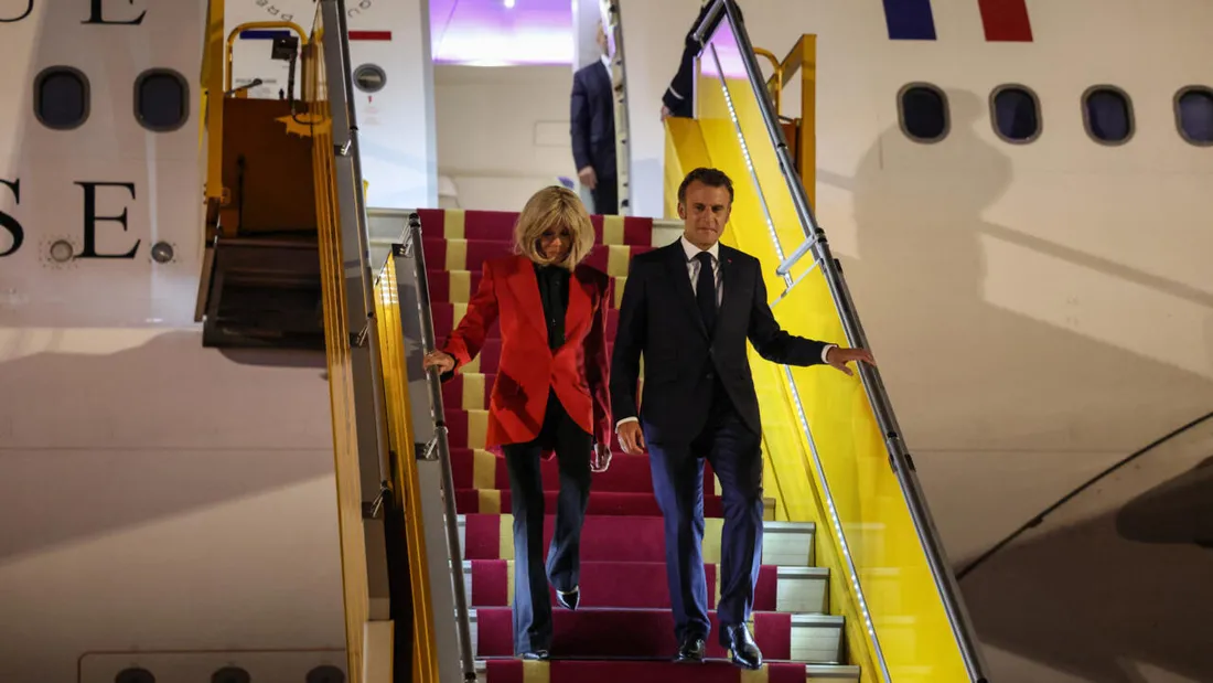 Entre jeu et malentendu : la scène du président Macron et de sa femme au Vietnam interroge