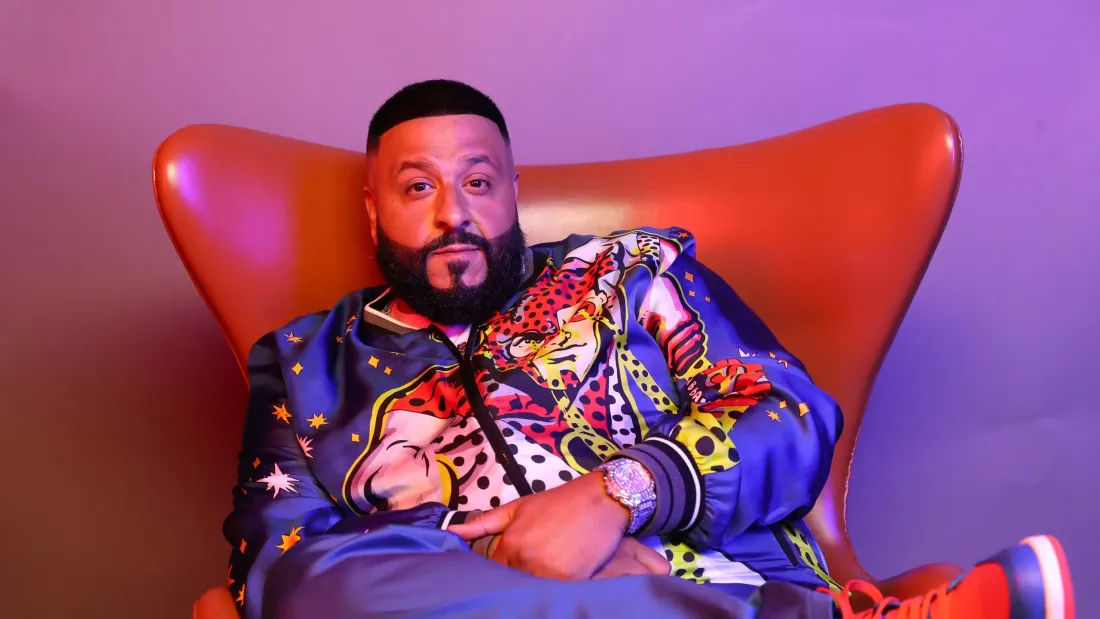 DJ Khaled reçoit un colis étrange : un cercueil à l'effigie de Drake