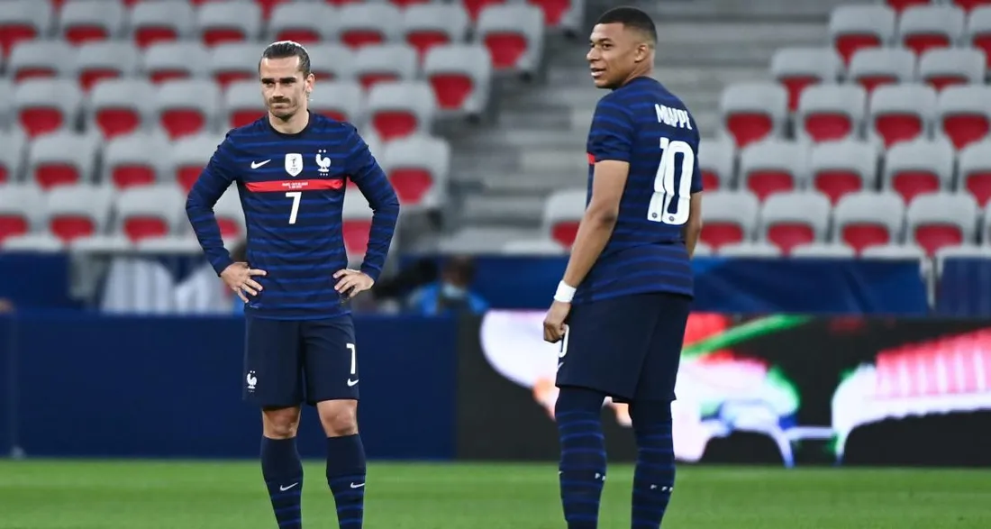Griezmann et Mbappé coup de pied arrêté 