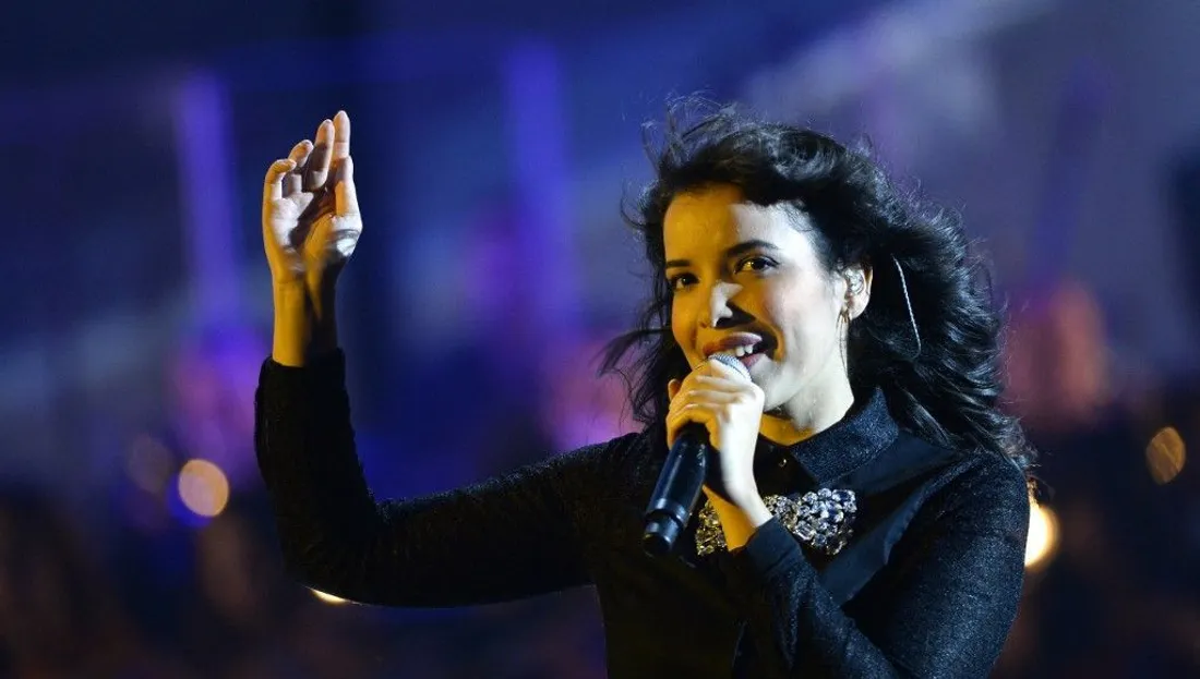 Le grand retour d'Indila à Paris fait vibrer internet