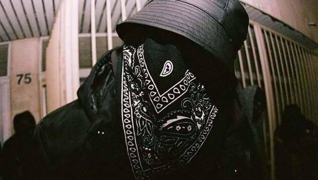 Ziak, le rappeur masqué, dénonce les paris sportifs