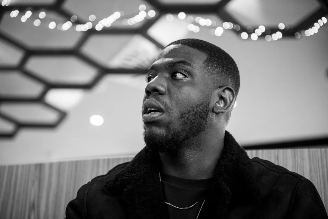 "Kintsugi" de Dinos : Sublimer les blessures à travers la musique