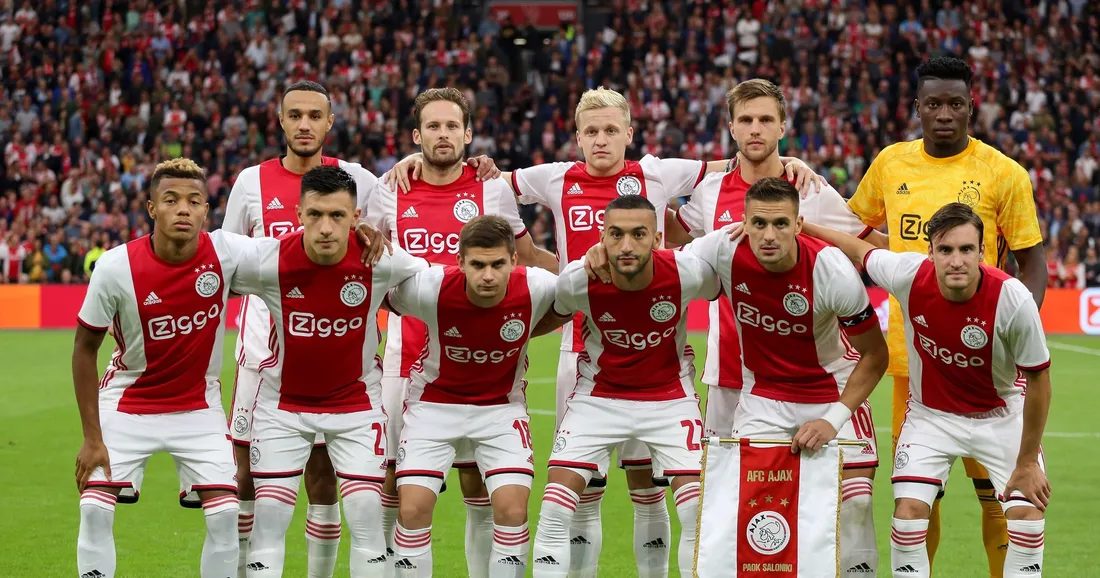 Un jeune joueur de 11 ans de l'Ajax impressionne avec 2424 jongles-avant-un-match