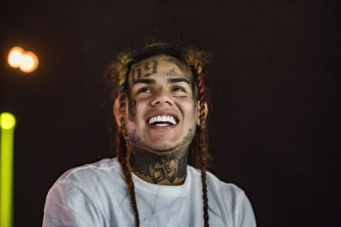 La chute d'une icône du rap : 6ix9ine contraint de vendre ses bijoux et certifications