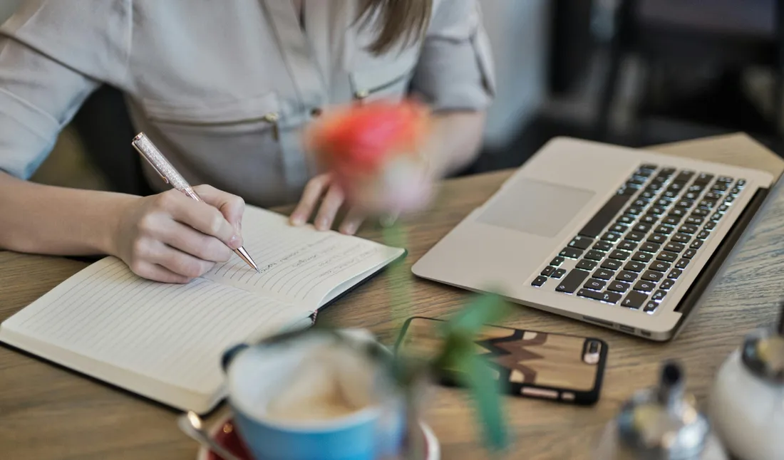 La Génération Z face à l'oubli de l'écriture manuscrite 